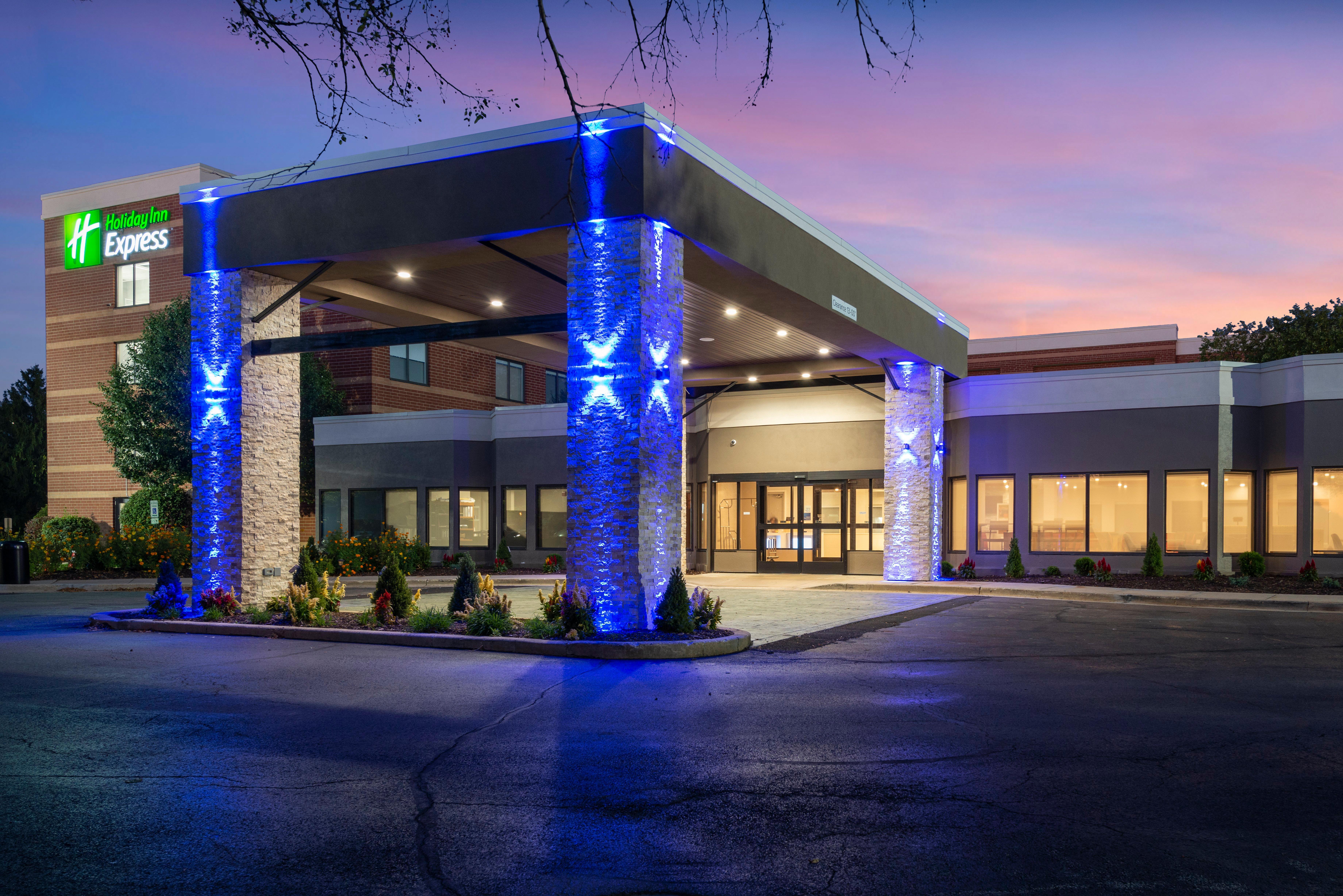 Holiday Inn Express Naperville By Ihg Esterno foto