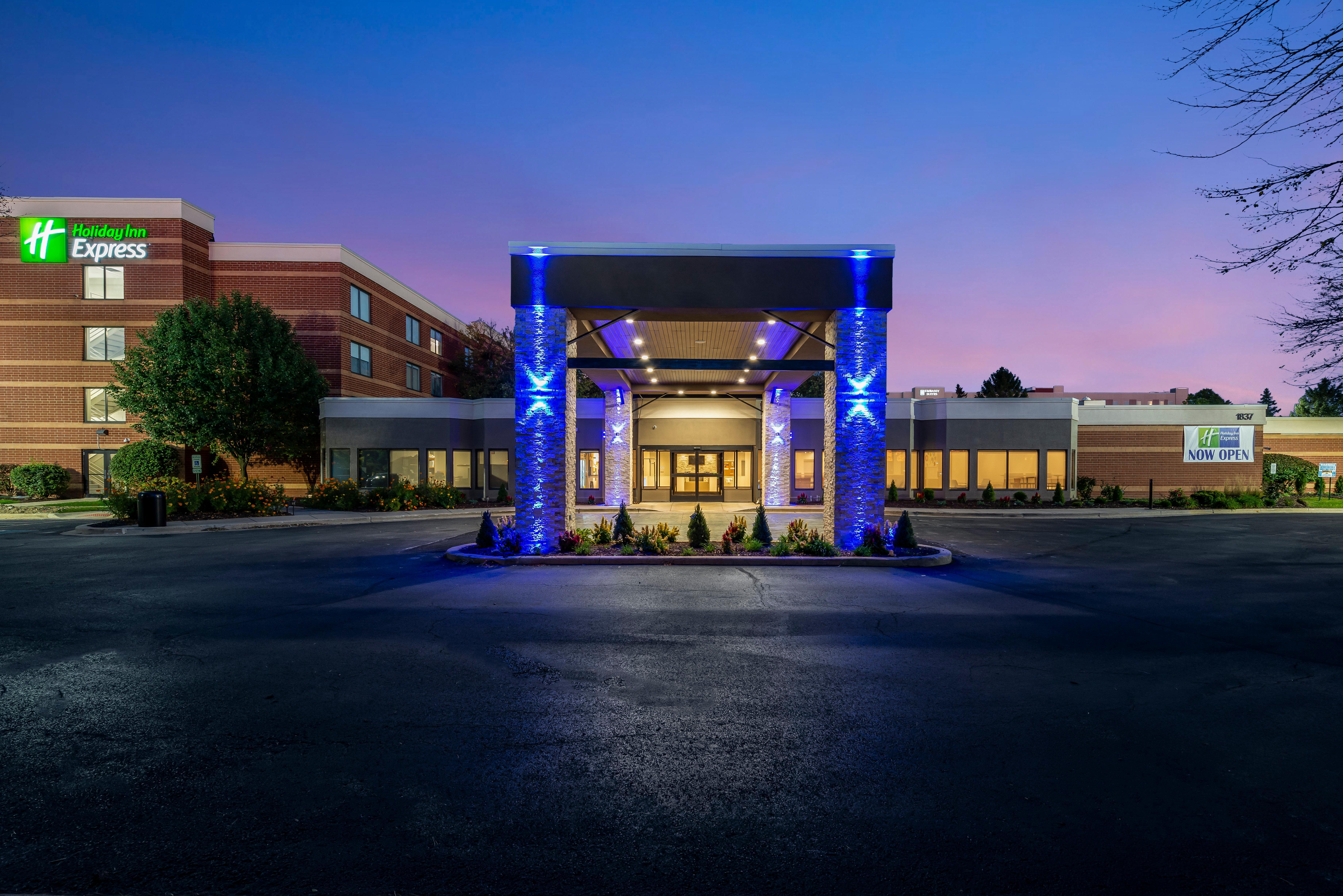 Holiday Inn Express Naperville By Ihg Esterno foto